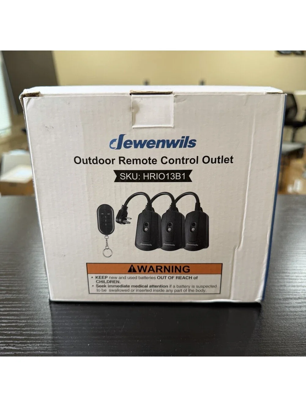 hrio13b1 outdoor remote control outlet. 3 outlets, one remote